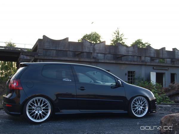 Hier mal Bilder auf meinem Golf 5 Preis 1399 Versand 55 