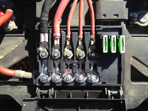 Brandschutz - Hauptsicherungskasten auf der Batterie – Golf 1 und